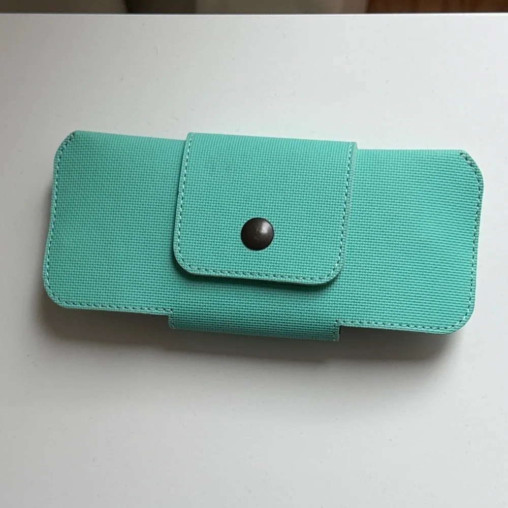 Chic Turquoise Sunglasses Case ya